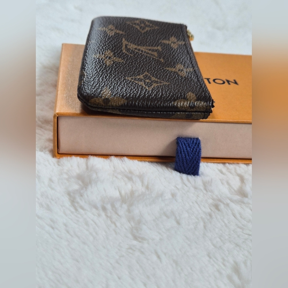 Louis Vuitton Monogram Key Pouch Pochette Clé Coin Card Holder BNIB - Picture 7 of 7